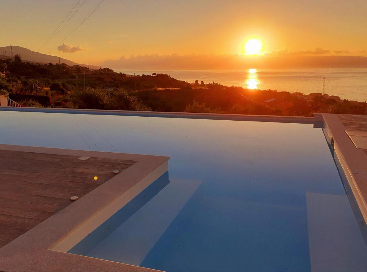 Villa Infinity ∞ ซานตาเทเรซา ดี รีวา ภายนอก รูปภาพ